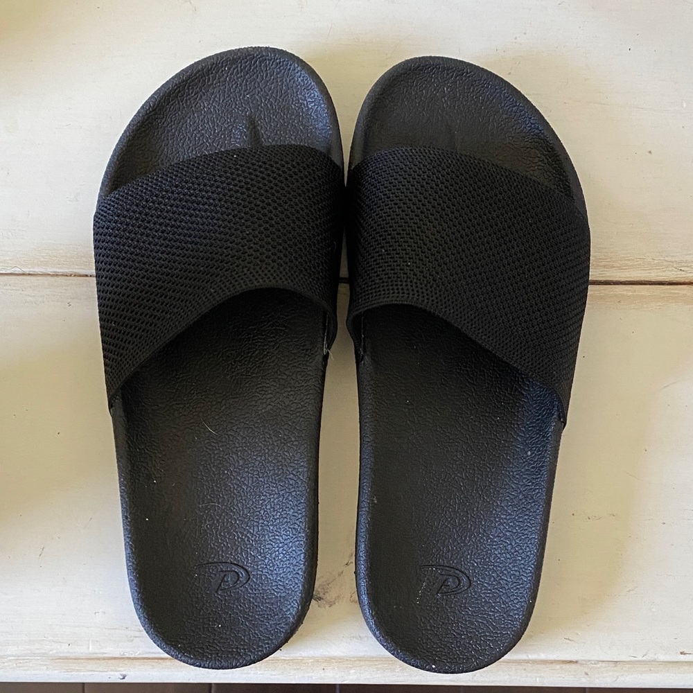 Black Slide Sandals. Boys Size 2